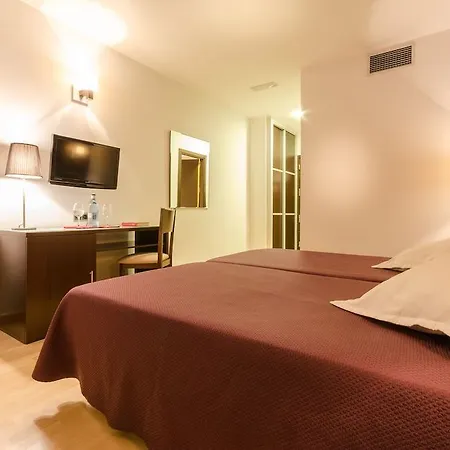 Hotel Yit Conquista De Granada 4*