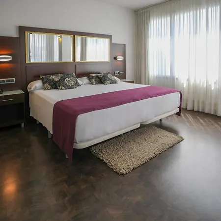Hotel Yit Conquista De Granada 4*