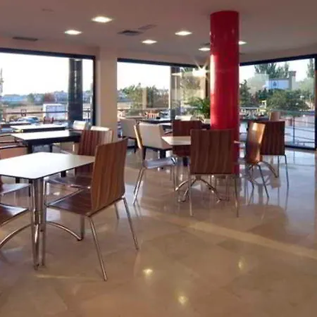 Hotel Yit Conquista De Granada 4*