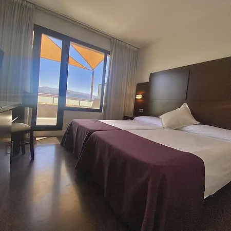 ホテル Yit Conquista De Granada 4*